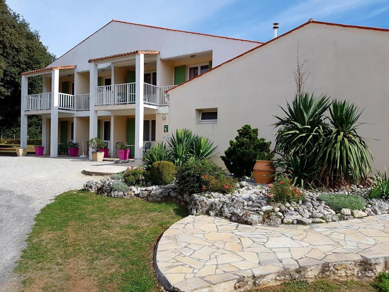 Les Chenes Verts Hotel